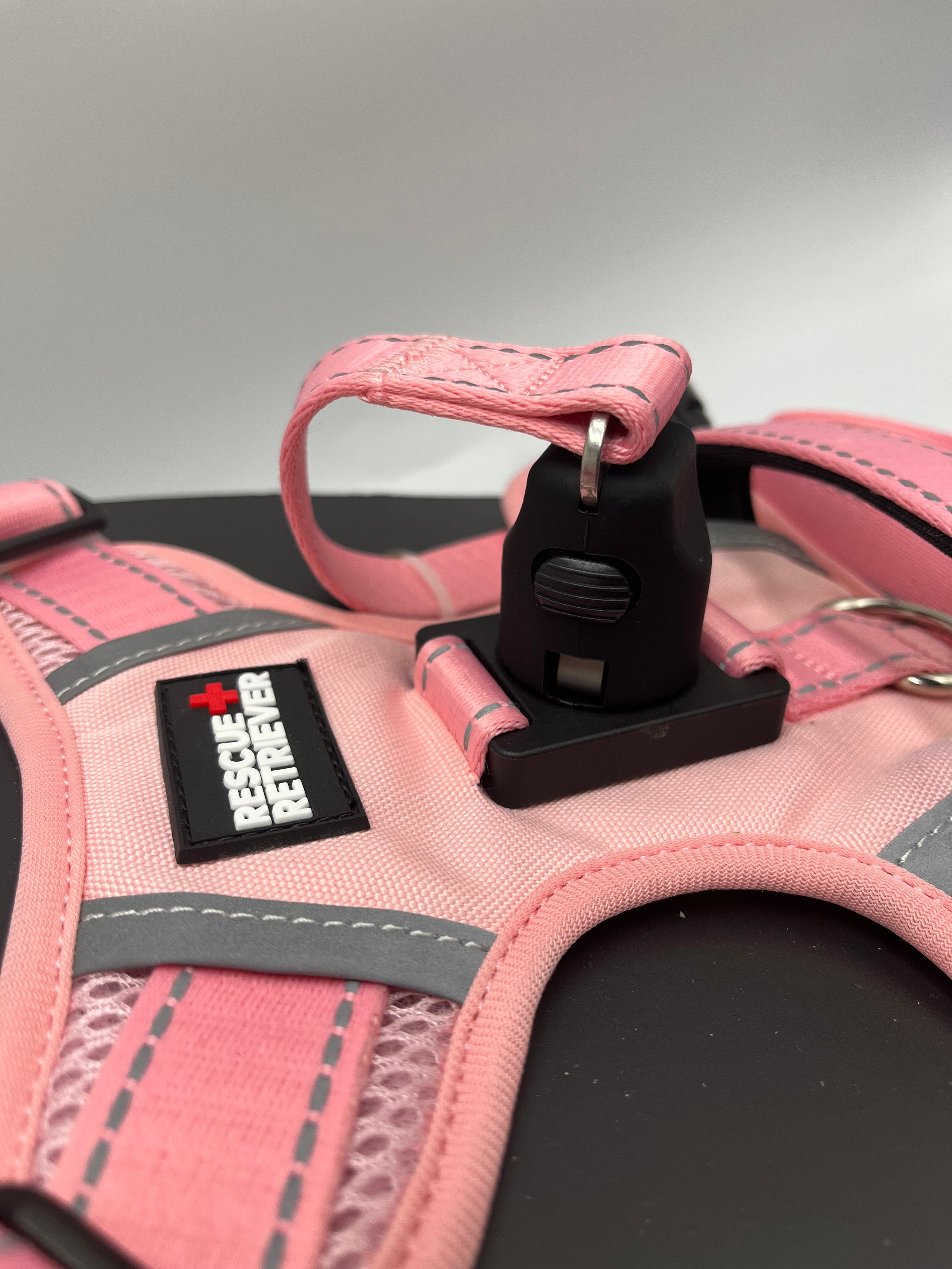 pinkrose1105　ヘッド、ハンドセット Clickette Pink Dog Harness & Leash | Magnetic Safety Lock
